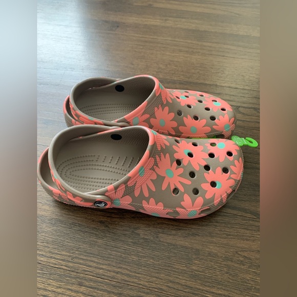 Crocs Classic Retro Resort Clog 🌸 - Picture 3 of 9